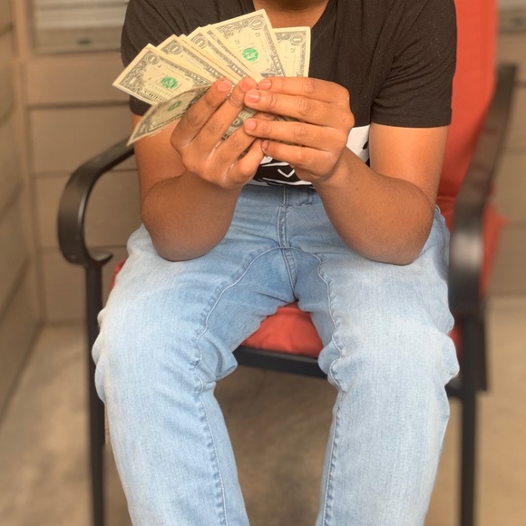 Meet your Posher, Dee - Picture 1 of 1